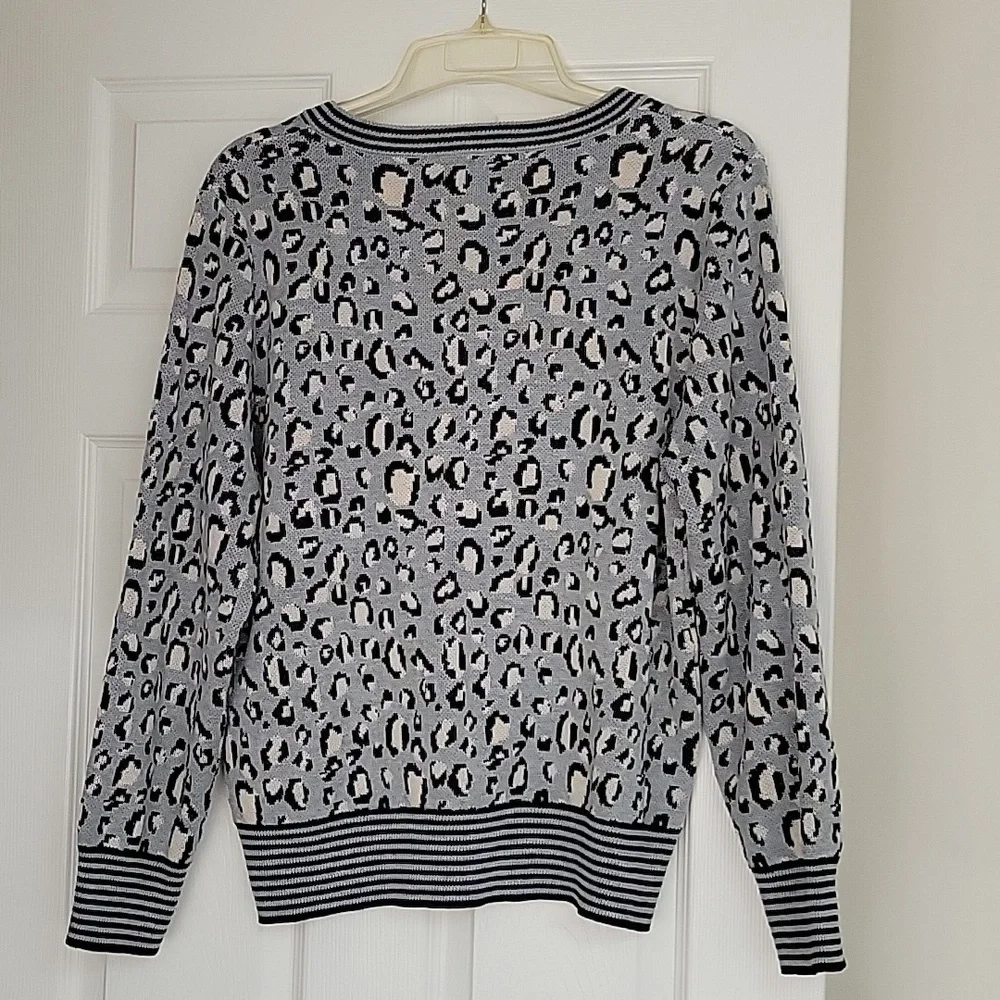 Sweater - Picture 2 of 5